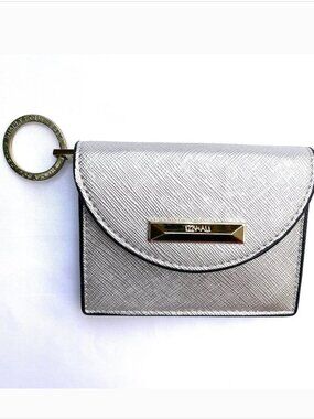 Izzy & Ali small silver key chain walet
